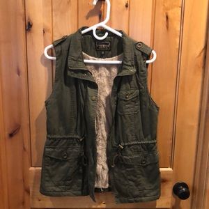 Women’s Sz S C’esttoi Olive Green Lined Utility Vest